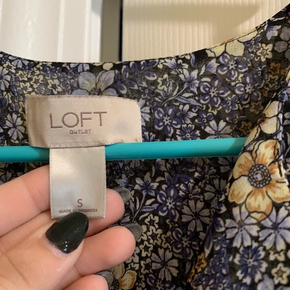 // LOFT \\ Spring Blouse - Picture 2 of 3